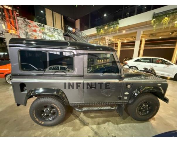 Foto de DEFENDER 2001