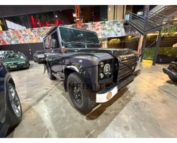 Foto de DEFENDER 2001