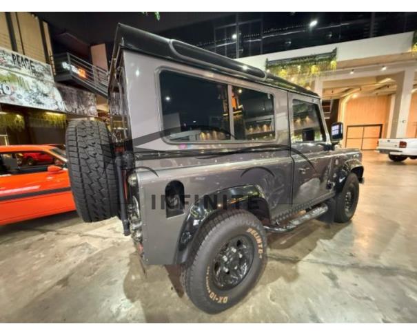Foto de DEFENDER 2001