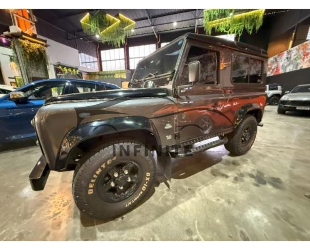 Foto de DEFENDER 2001